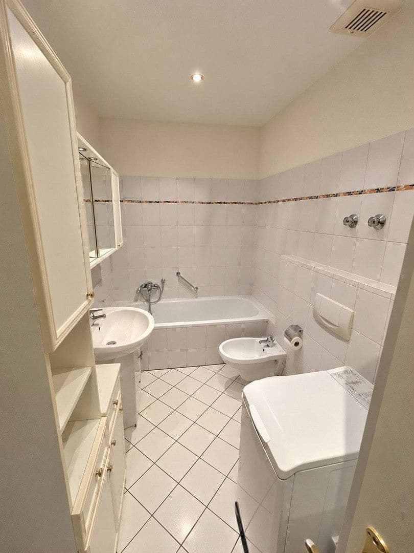Prenájom bytu 3-izbový 79 m², Hoffmannstraße 30, Chemnitz, Sasko Prenájom bytu 3-izbový 79 m², Hoffmannstraße 30, Chemnitz, Sasko