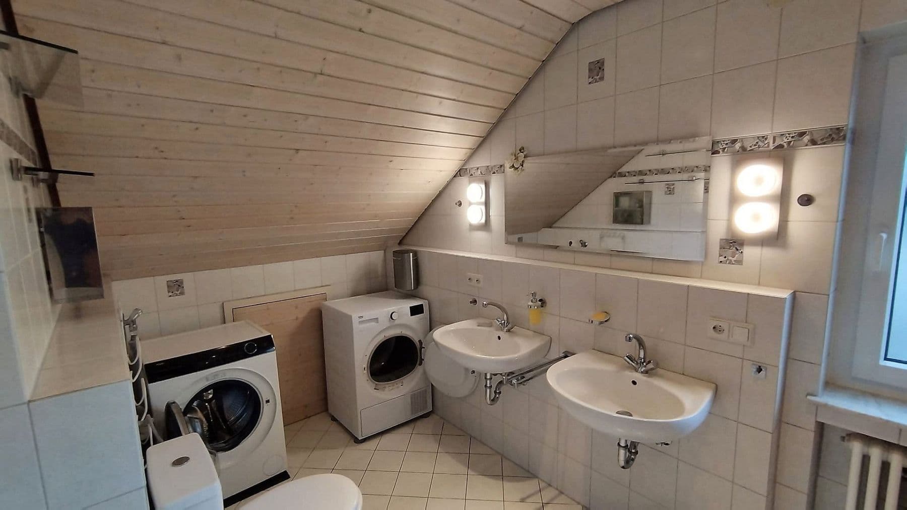 Prenájom bytu 3-izbový 110 m², Ammerbuch, Bádensko-Wurttembersko Prenájom bytu 3-izbový 110 m², Ammerbuch, Bádensko-Wurttembersko