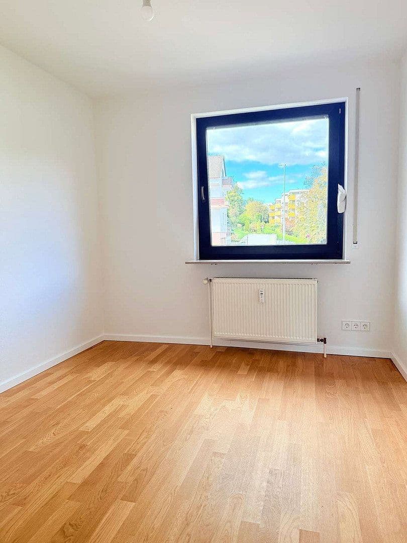 Prenájom bytu 3-izbový 71 m², Esslingen am Neckar, Bádensko-Wurttembersko Prenájom bytu 3-izbový 71 m², Esslingen am Neckar, Bádensko-Wurttembersko