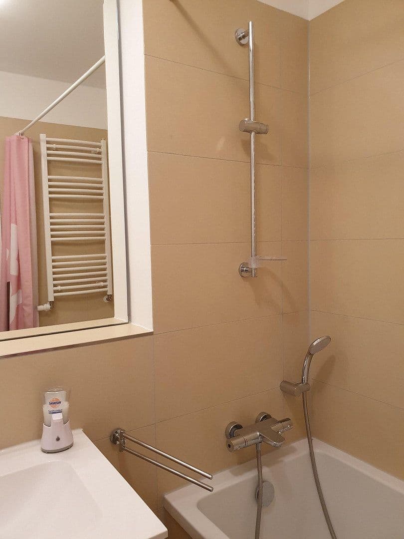 Prenájom bytu 2-izbový 75 m², Mörfelder Straße 22, Kelsterbach, Hesensko Prenájom bytu 2-izbový 75 m², Mörfelder Straße 22, Kelsterbach, Hesensko