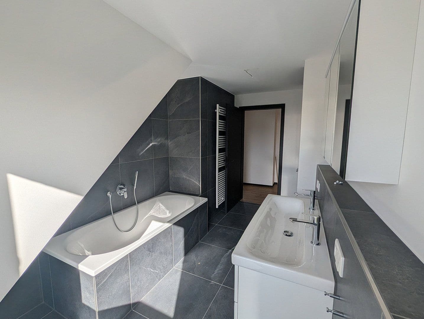 Prenájom bytu 4-izbový 108 m², Lehmgrubenweg 12, Erlangen, Bavorsko Prenájom bytu 4-izbový 108 m², Lehmgrubenweg 12, Erlangen, Bavorsko