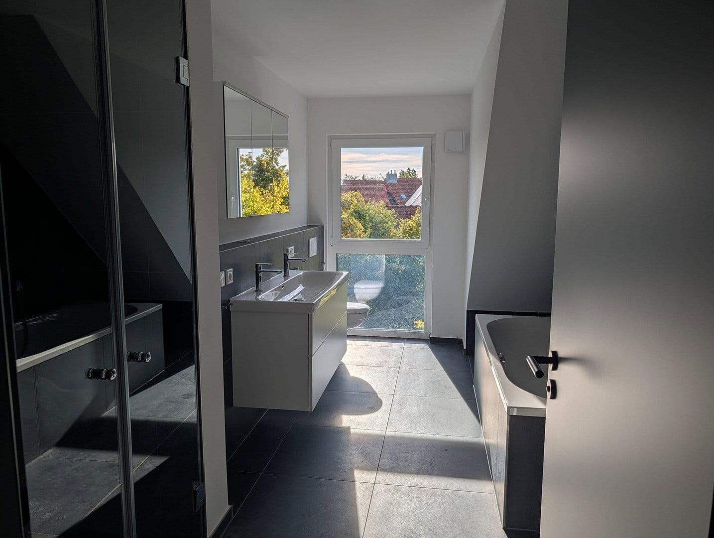Prenájom bytu 4-izbový 108 m², Lehmgrubenweg 12, Erlangen, Bavorsko Prenájom bytu 4-izbový 108 m², Lehmgrubenweg 12, Erlangen, Bavorsko