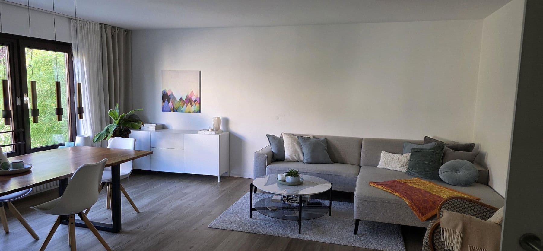 Prenájom bytu 3-izbový 114 m², Stuttgart, Bádensko-Wurttembersko Prenájom bytu 3-izbový 114 m², Stuttgart, Bádensko-Wurttembersko