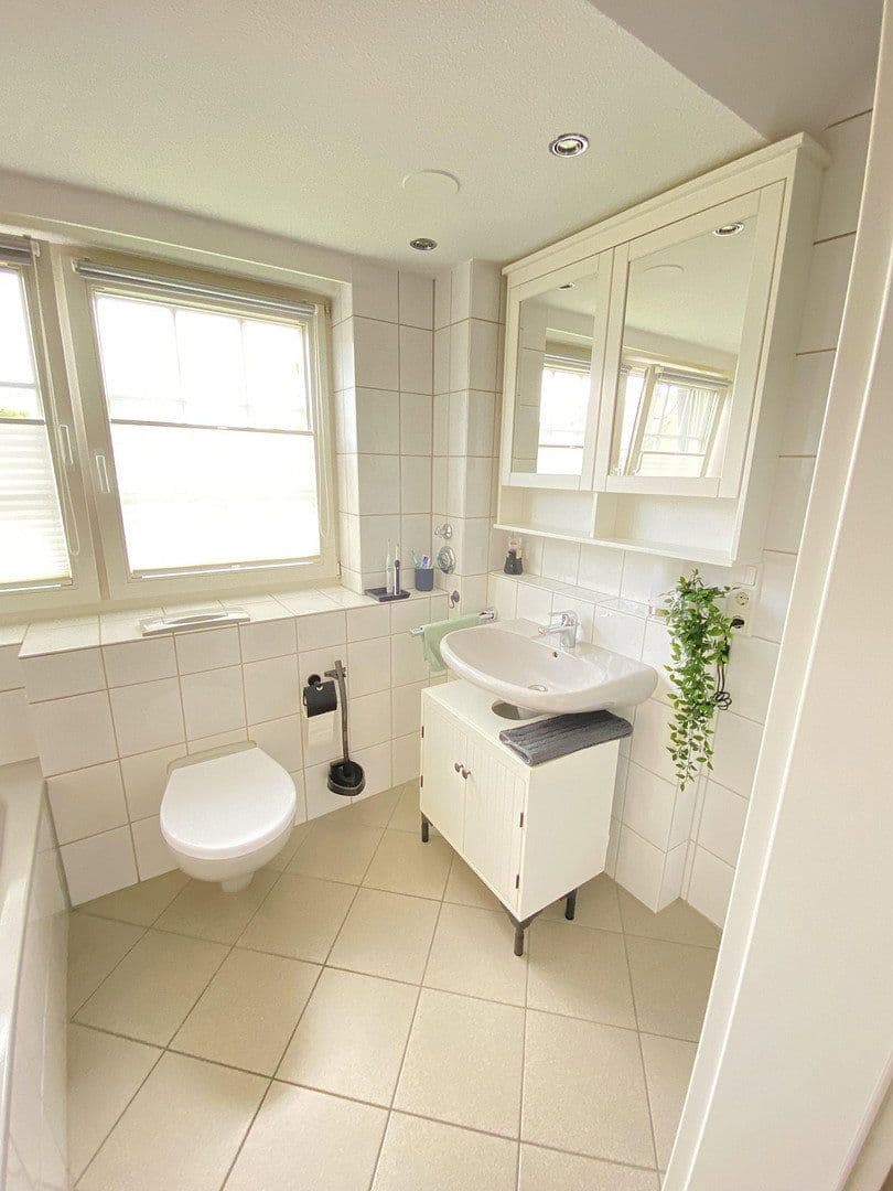 Prenájom bytu 4-izbový 77 m², Hölderlin Str. 2, Stuhr, Dolné Sasko Prenájom bytu 4-izbový 77 m², Hölderlin Str. 2, Stuhr, Dolné Sasko