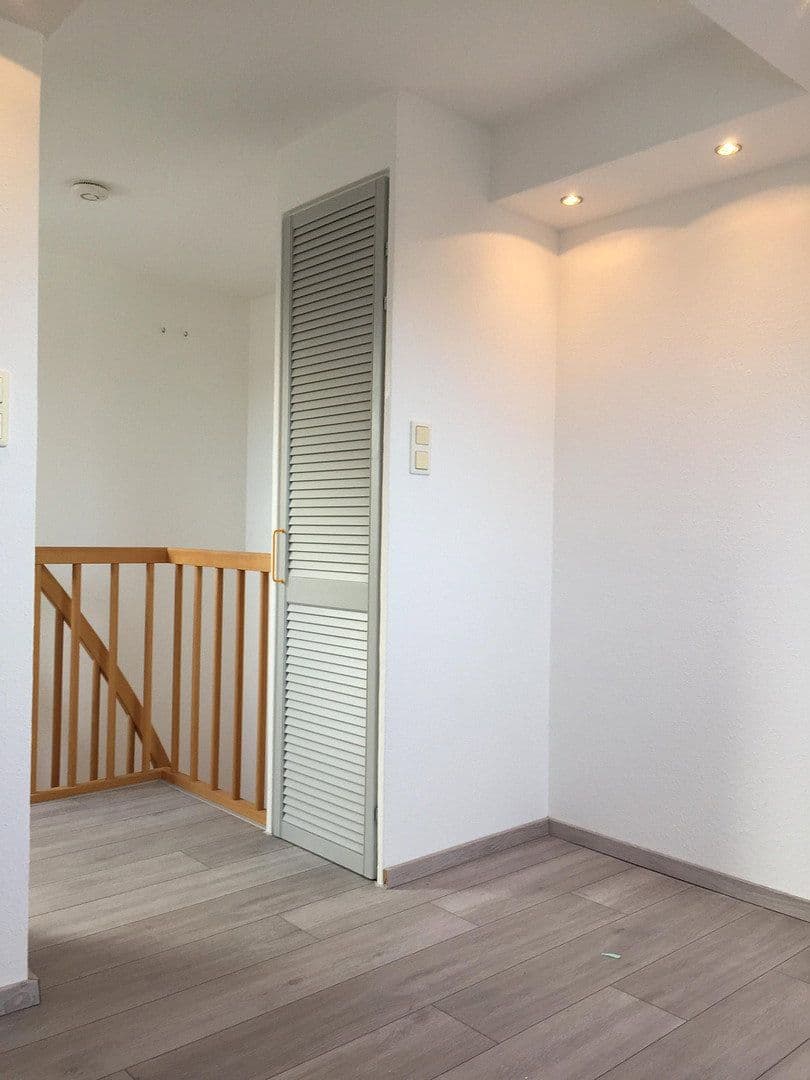 Prenájom bytu 4-izbový 77 m², Hölderlin Str. 2, Stuhr, Dolné Sasko Prenájom bytu 4-izbový 77 m², Hölderlin Str. 2, Stuhr, Dolné Sasko