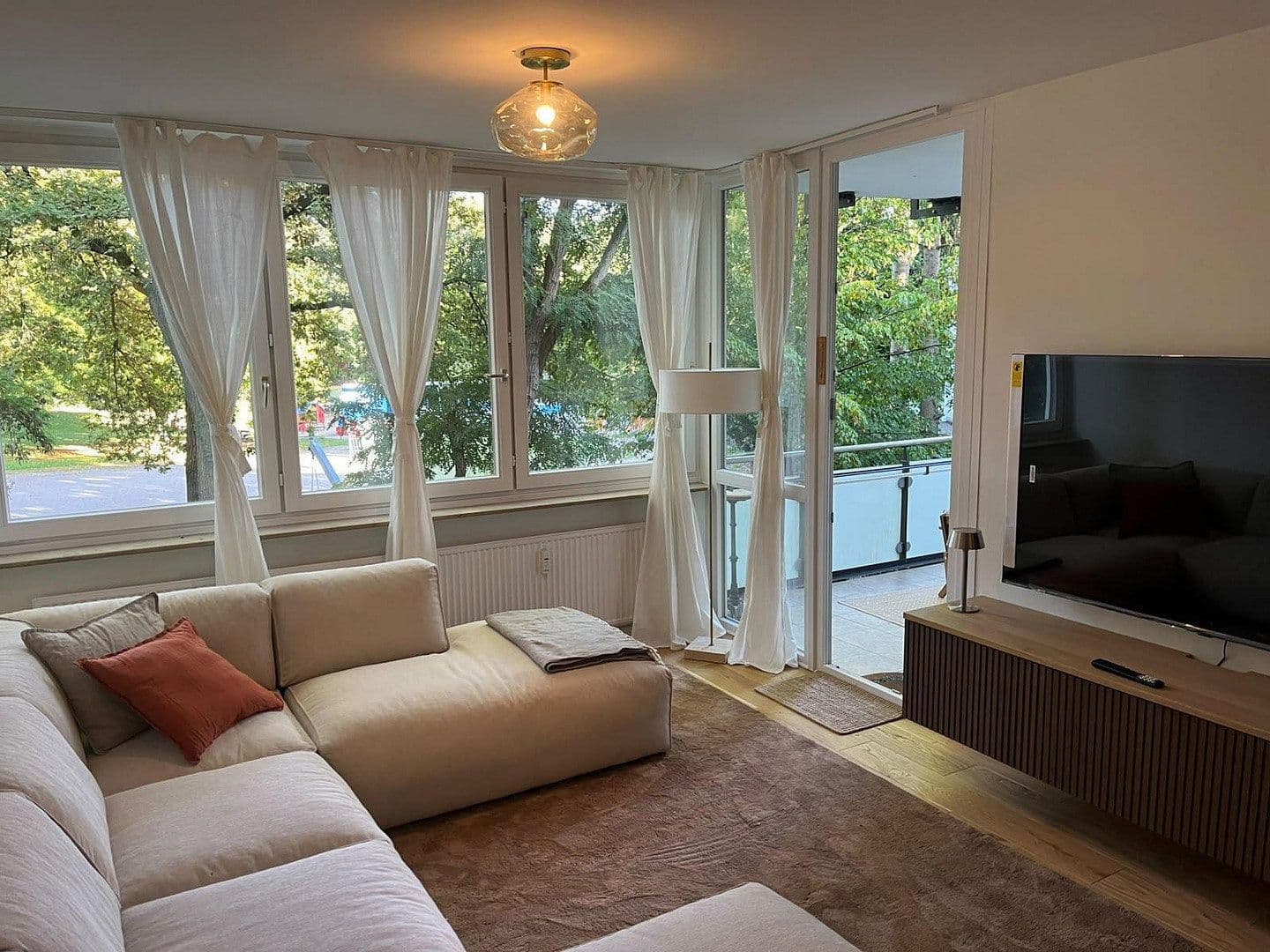 Prenájom bytu 2-izbový 60 m², Hamburg, Hamburg Prenájom bytu 2-izbový 60 m², Hamburg, Hamburg