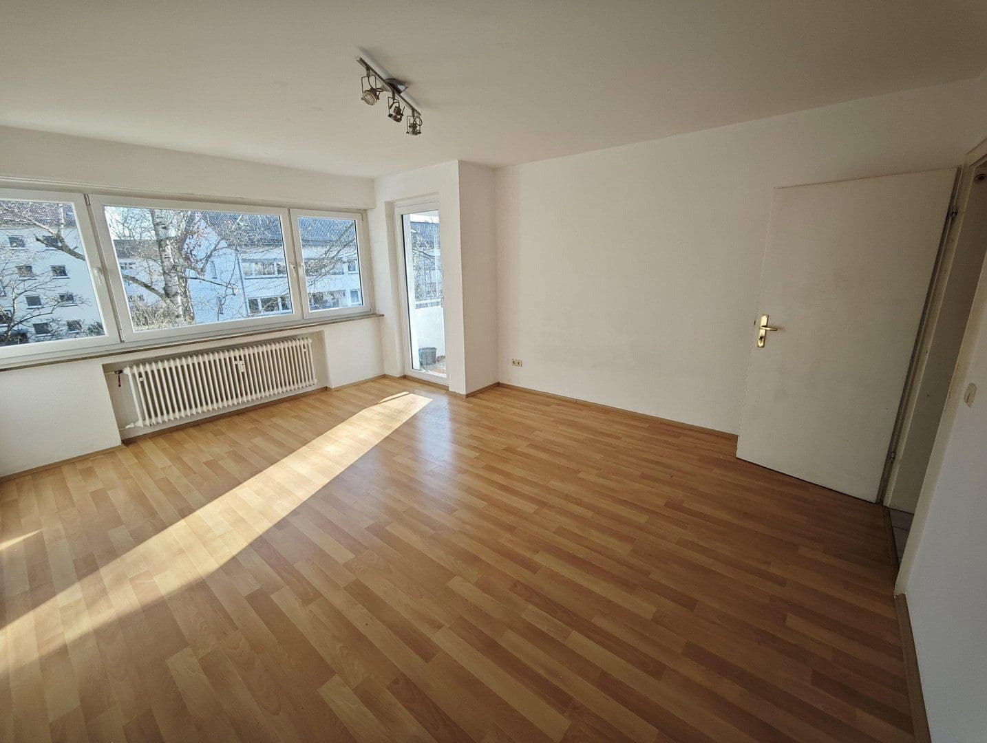 Prenájom bytu 3-izbový 71 m², Karlsruhe, Bádensko-Wurttembersko Prenájom bytu 3-izbový 71 m², Karlsruhe, Bádensko-Wurttembersko
