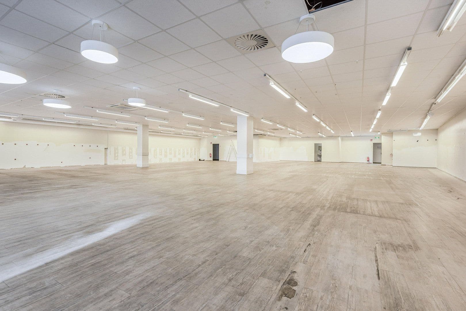 Prenájom nebytového priestoru 605 m², Hauptstraße 154, Heiligenhaus, Severné Porýnie - Westfálsko Prenájom nebytového priestoru 605 m², Hauptstraße 154, Heiligenhaus, Severné Porýnie - Westfálsko