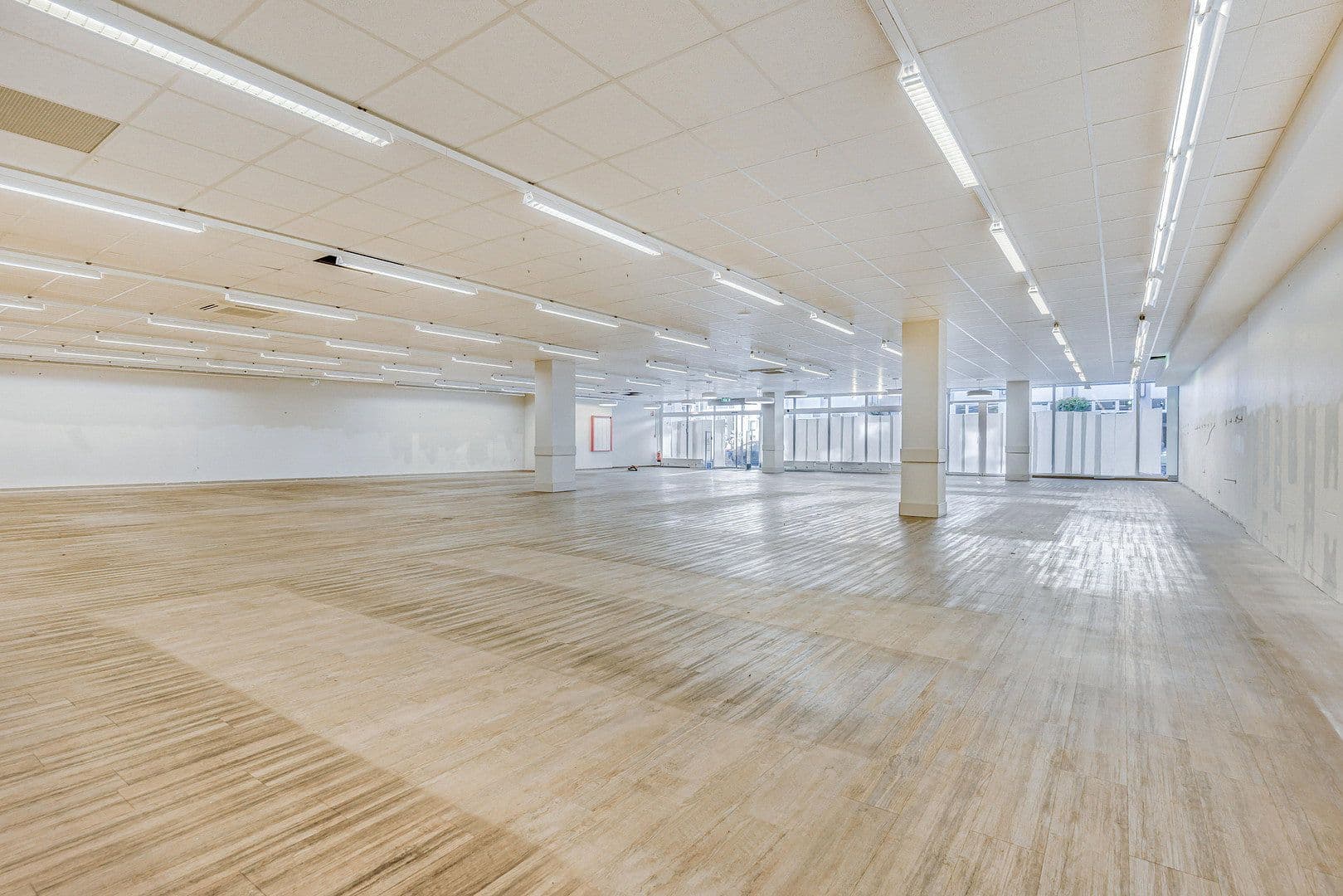 Prenájom nebytového priestoru 605 m², Hauptstraße 154, Heiligenhaus, Severné Porýnie - Westfálsko Prenájom nebytového priestoru 605 m², Hauptstraße 154, Heiligenhaus, Severné Porýnie - Westfálsko