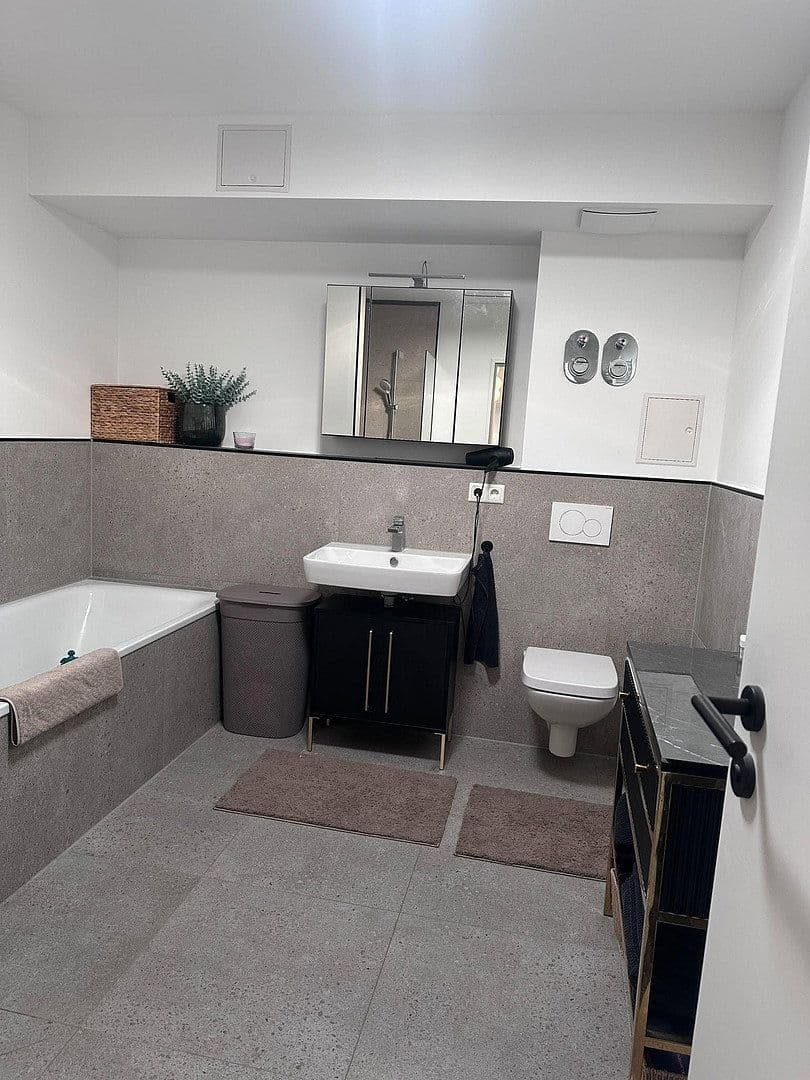 Prenájom bytu 3-izbový 90 m², Ferdinandstr. 16a, Frankfurt Oder, Brandenbursko Prenájom bytu 3-izbový 90 m², Ferdinandstr. 16a, Frankfurt Oder, Brandenbursko