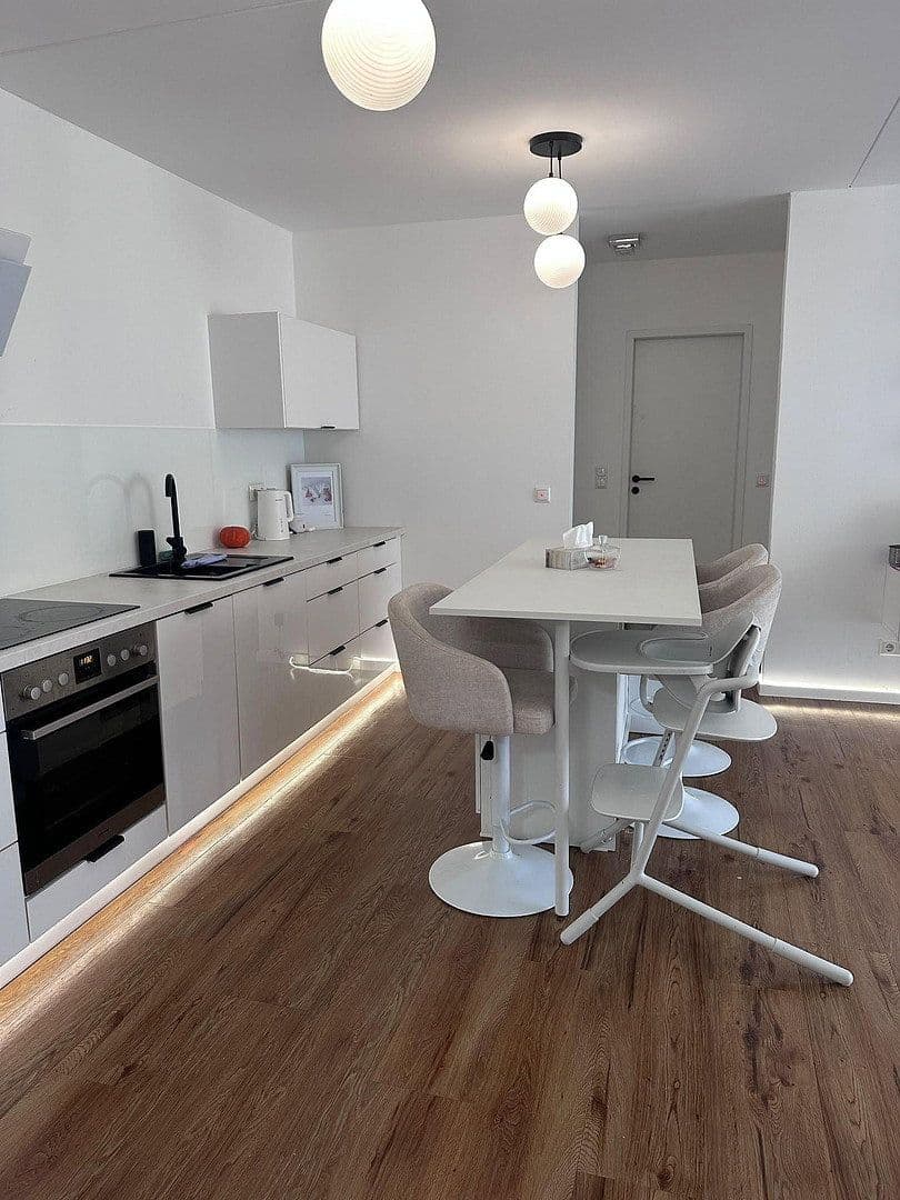 Prenájom bytu 3-izbový 90 m², Ferdinandstr. 16a, Frankfurt Oder, Brandenbursko Prenájom bytu 3-izbový 90 m², Ferdinandstr. 16a, Frankfurt Oder, Brandenbursko
