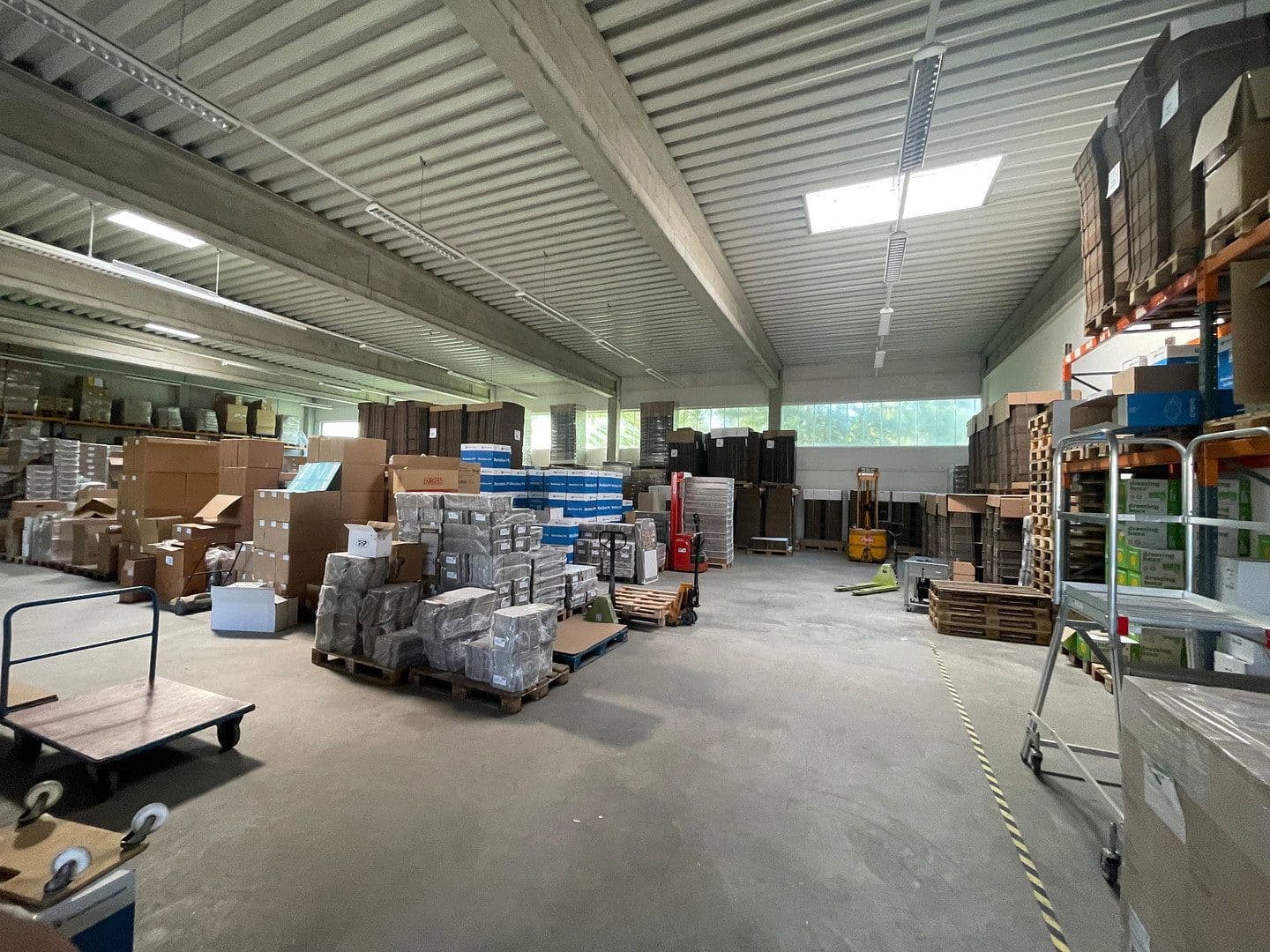 Prenájom nebytového priestoru 660 m², Pinneberg, Šlezvicko-Holštajnsko Prenájom nebytového priestoru 660 m², Pinneberg, Šlezvicko-Holštajnsko