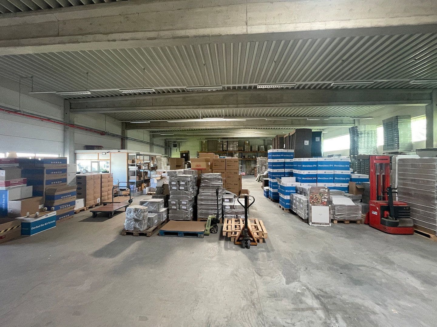 Prenájom nebytového priestoru 660 m², Pinneberg, Šlezvicko-Holštajnsko Prenájom nebytového priestoru 660 m², Pinneberg, Šlezvicko-Holštajnsko