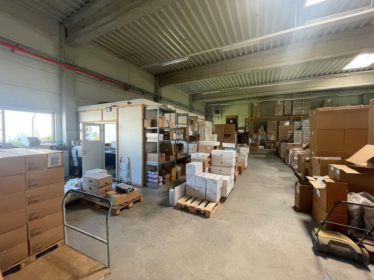 Prenájom nebytového priestoru 660 m², Pinneberg, Šlezvicko-Holštajnsko Prenájom nebytového priestoru 660 m², Pinneberg, Šlezvicko-Holštajnsko