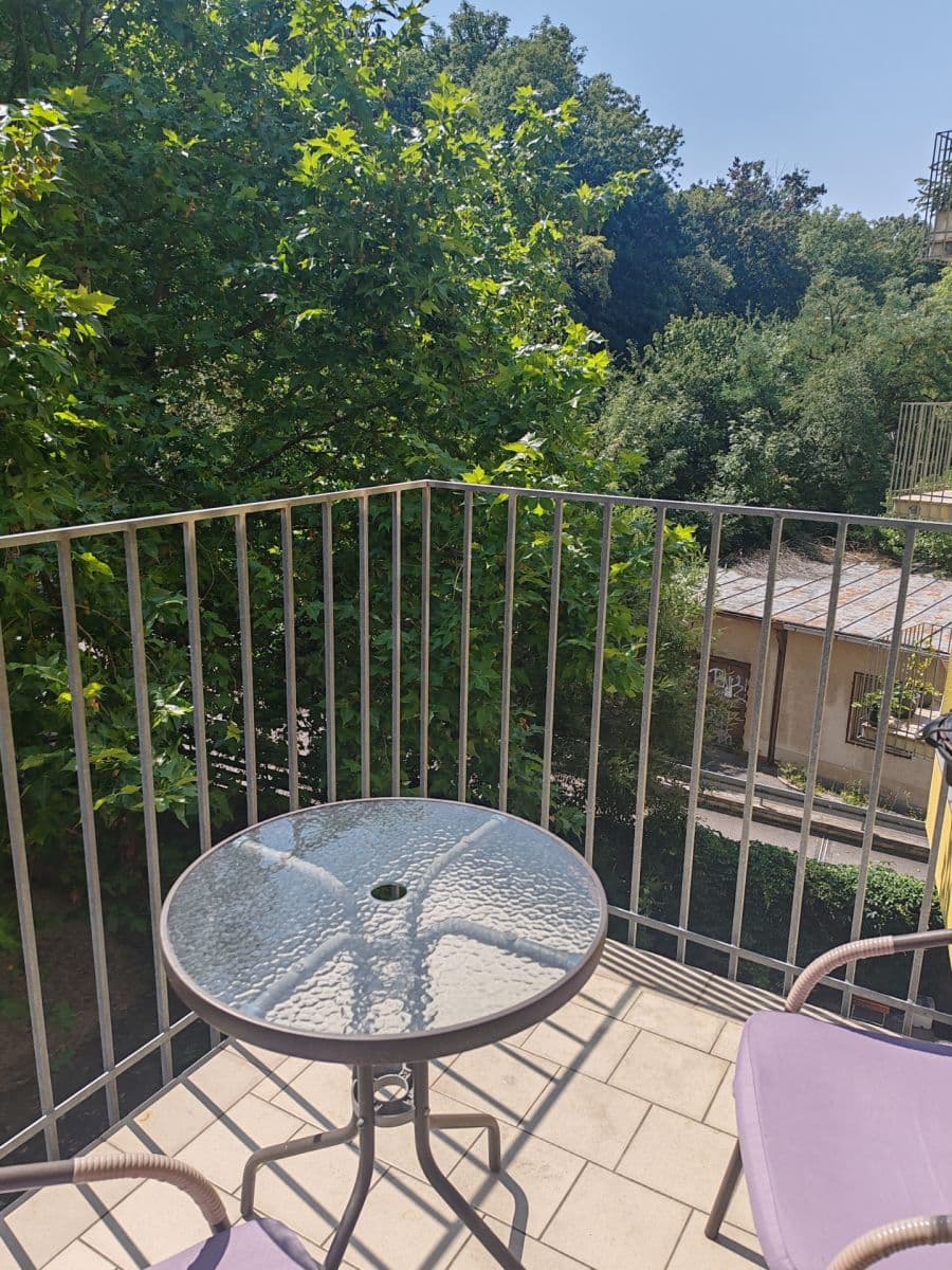 Prenájom bytu 1-izbový 46 m², Jeseniova, Praha, Praha Prenájom bytu 1-izbový 46 m², Jeseniova, Praha, Praha