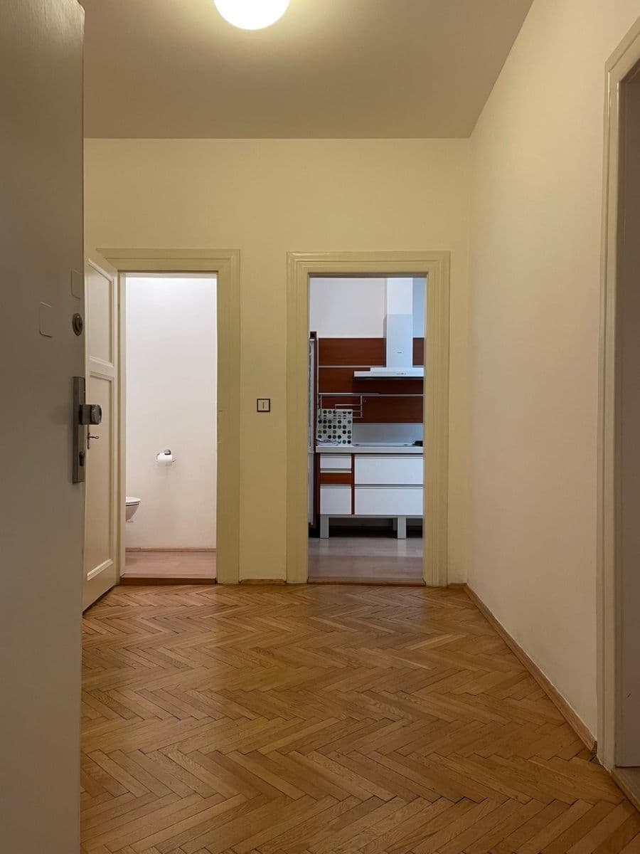 Prenájom bytu 3-izbový 110 m², Lucemburská, Praha, Praha Prenájom bytu 3-izbový 110 m², Lucemburská, Praha, Praha
