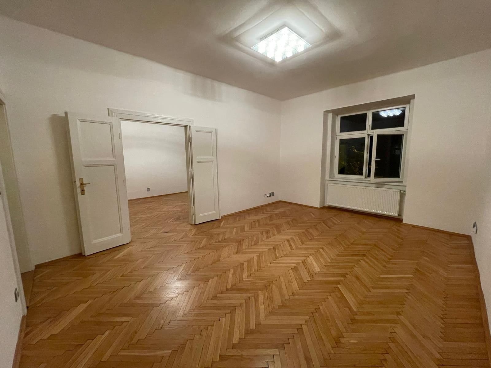 Prenájom bytu 3-izbový 110 m², Lucemburská, Praha, Praha Prenájom bytu 3-izbový 110 m², Lucemburská, Praha, Praha