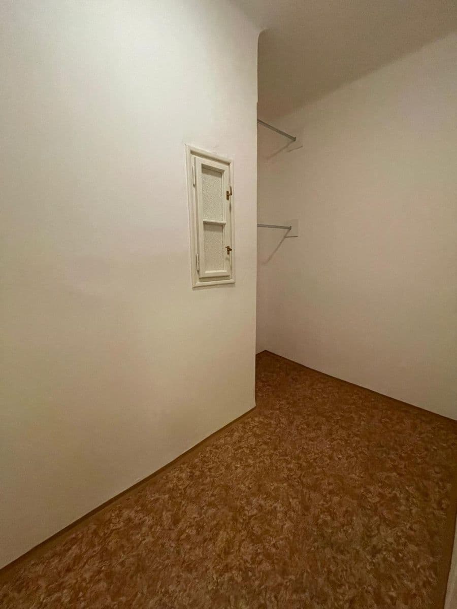 Prenájom bytu 3-izbový 110 m², Lucemburská, Praha, Praha Prenájom bytu 3-izbový 110 m², Lucemburská, Praha, Praha