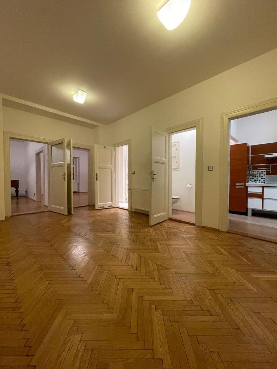 Prenájom bytu 3-izbový 110 m², Lucemburská, Praha, Praha Prenájom bytu 3-izbový 110 m², Lucemburská, Praha, Praha