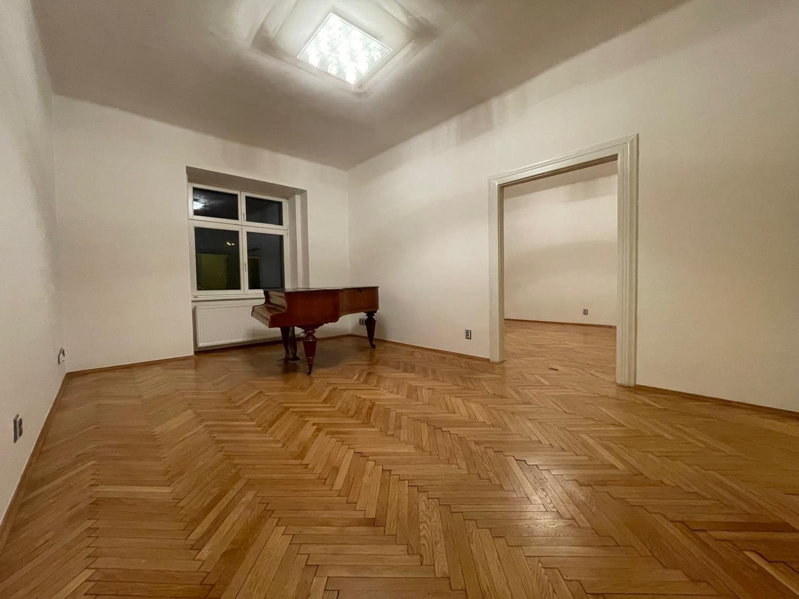 Prenájom bytu 3-izbový 110 m², Lucemburská, Praha, Praha Prenájom bytu 3-izbový 110 m², Lucemburská, Praha, Praha