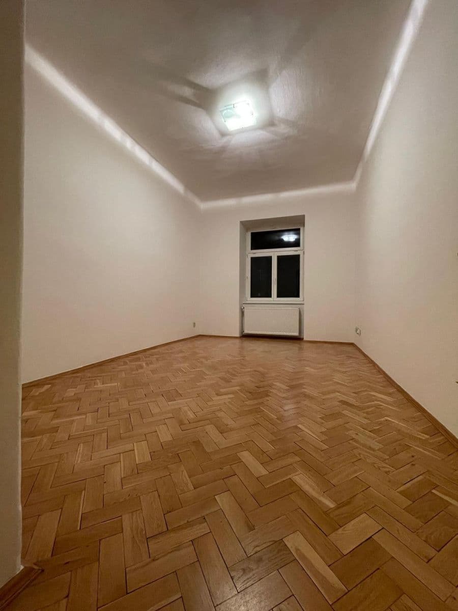 Prenájom bytu 3-izbový 110 m², Lucemburská, Praha, Praha Prenájom bytu 3-izbový 110 m², Lucemburská, Praha, Praha