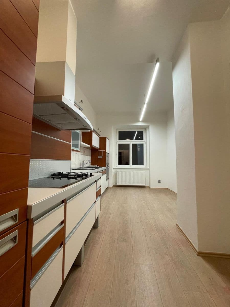 Prenájom bytu 3-izbový 110 m², Lucemburská, Praha, Praha Prenájom bytu 3-izbový 110 m², Lucemburská, Praha, Praha