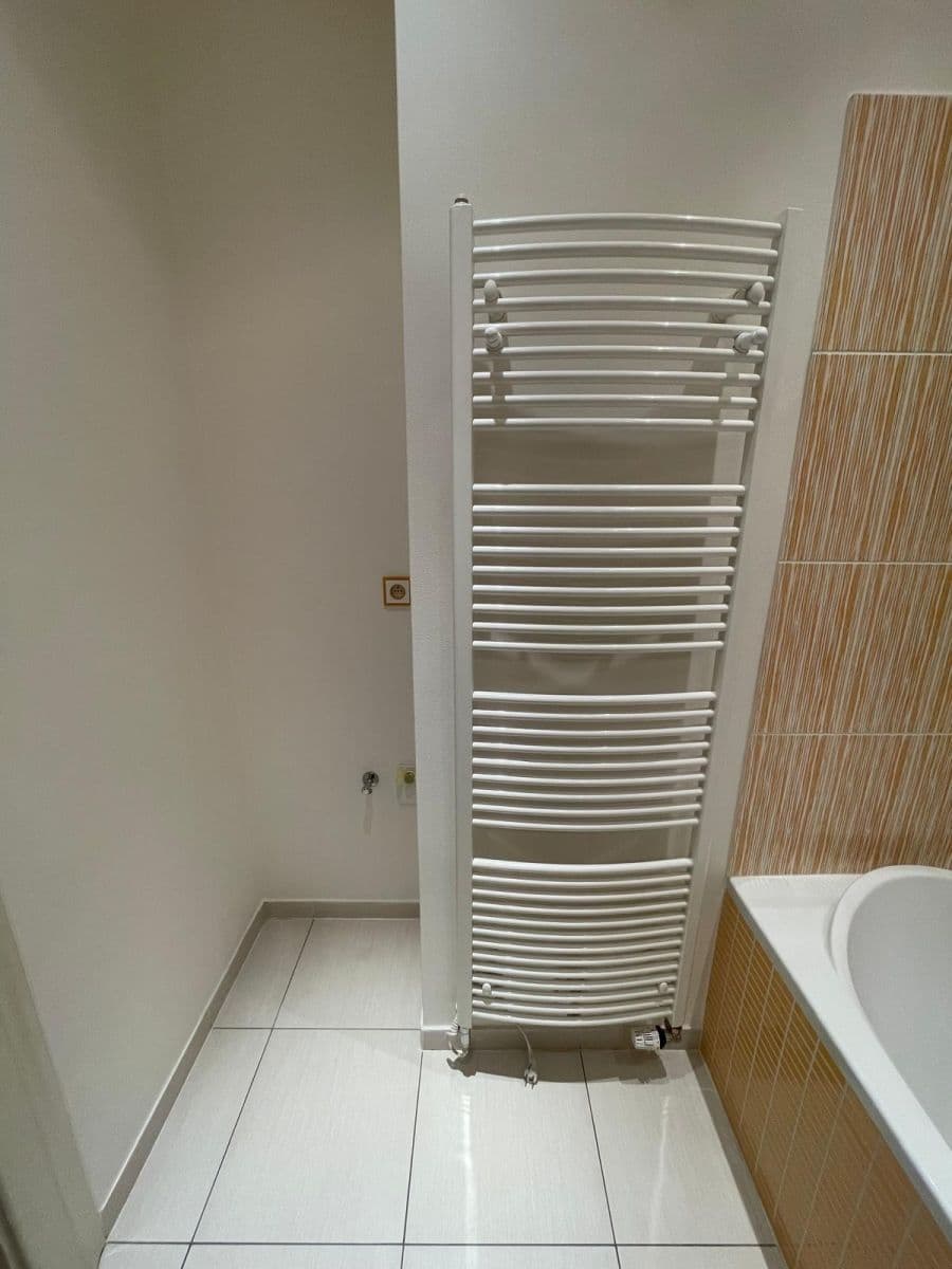 Prenájom bytu 3-izbový 110 m², Lucemburská, Praha, Praha Prenájom bytu 3-izbový 110 m², Lucemburská, Praha, Praha