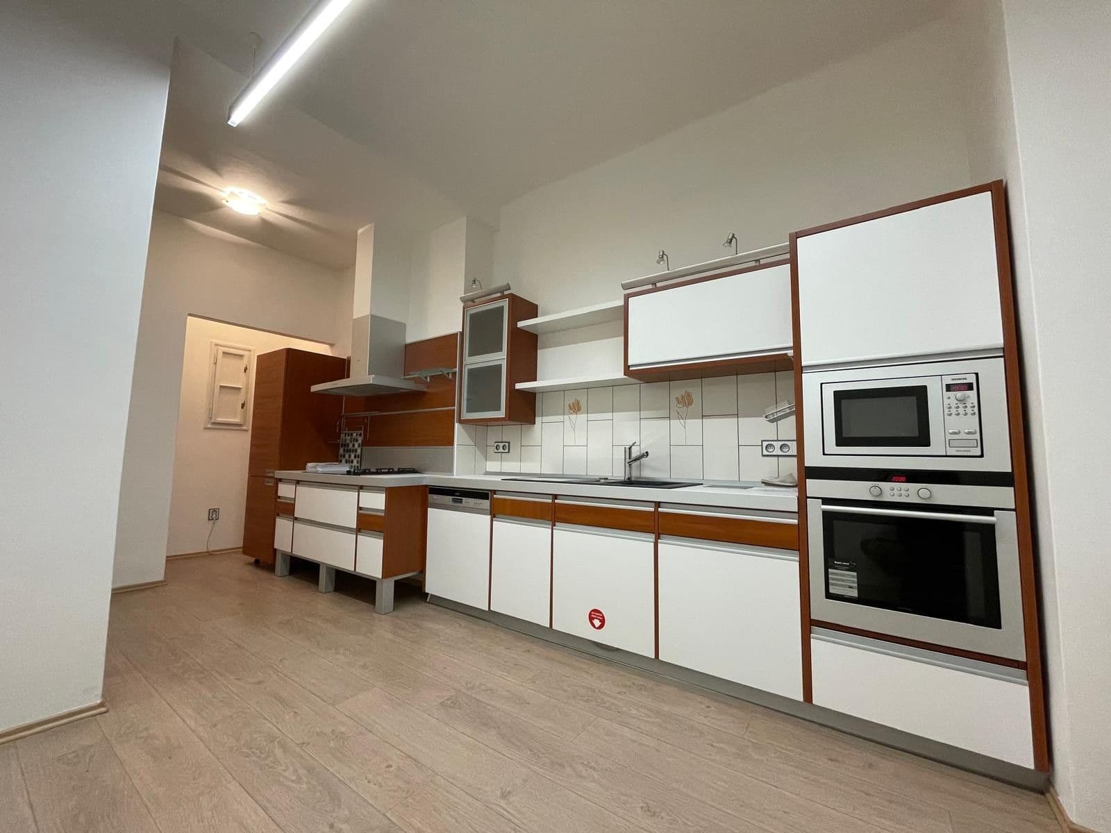 Prenájom bytu 3-izbový 110 m², Lucemburská, Praha, Praha Prenájom bytu 3-izbový 110 m², Lucemburská, Praha, Praha