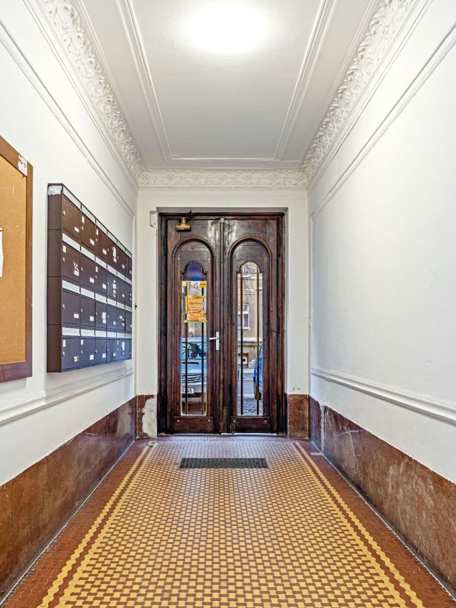 Prenájom bytu 3-izbový 110 m², Lucemburská, Praha, Praha Prenájom bytu 3-izbový 110 m², Lucemburská, Praha, Praha