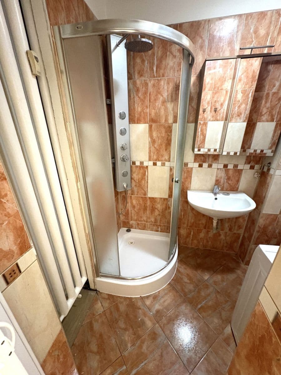 Predaj bytu 1-izbový 40 m², Sokolská, Praha, Praha Predaj bytu 1-izbový 40 m², Sokolská, Praha, Praha