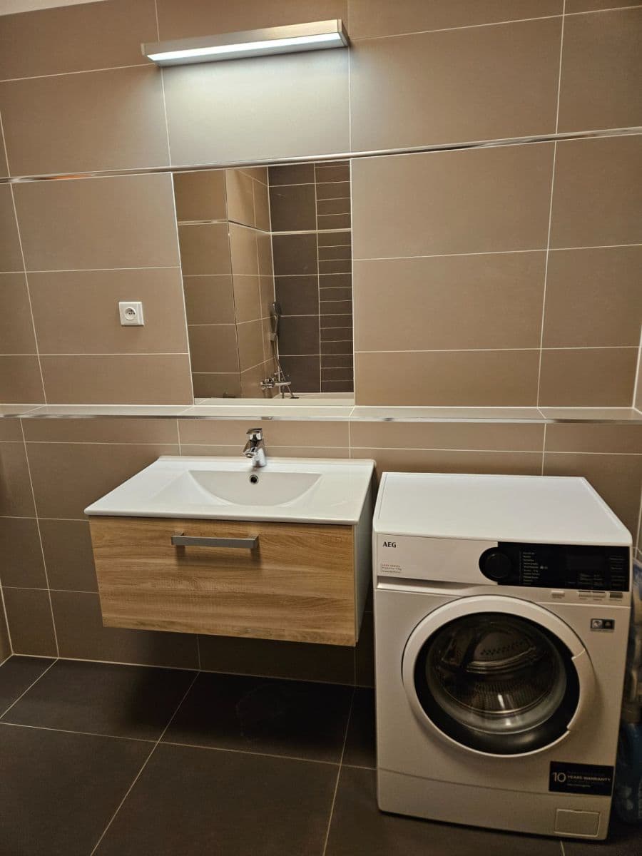 Prenájom bytu 2-izbový 53 m², Kardausova, Praha, Praha Prenájom bytu 2-izbový 53 m², Kardausova, Praha, Praha