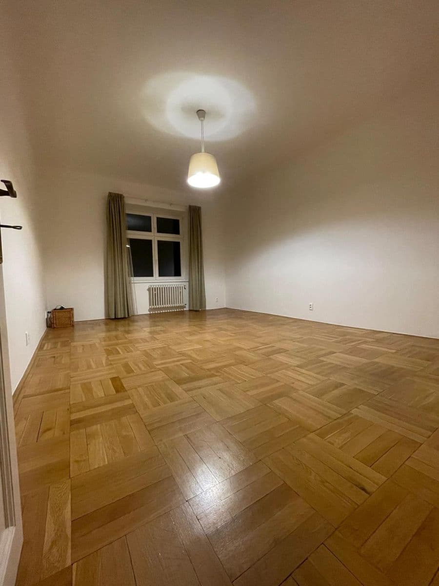 Prenájom bytu 3-izbový 110 m², Lucemburská, Praha, Praha Prenájom bytu 3-izbový 110 m², Lucemburská, Praha, Praha