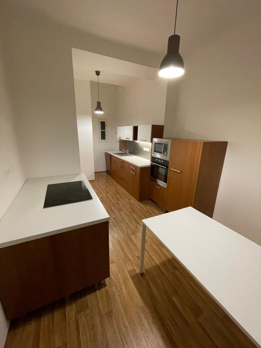 Prenájom bytu 3-izbový 110 m², Lucemburská, Praha, Praha Prenájom bytu 3-izbový 110 m², Lucemburská, Praha, Praha