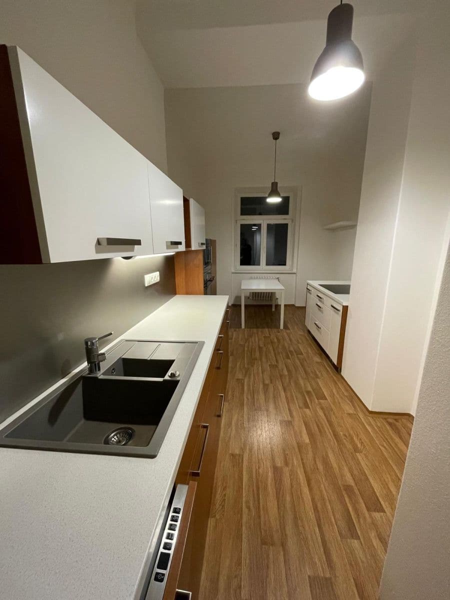 Prenájom bytu 3-izbový 110 m², Lucemburská, Praha, Praha Prenájom bytu 3-izbový 110 m², Lucemburská, Praha, Praha