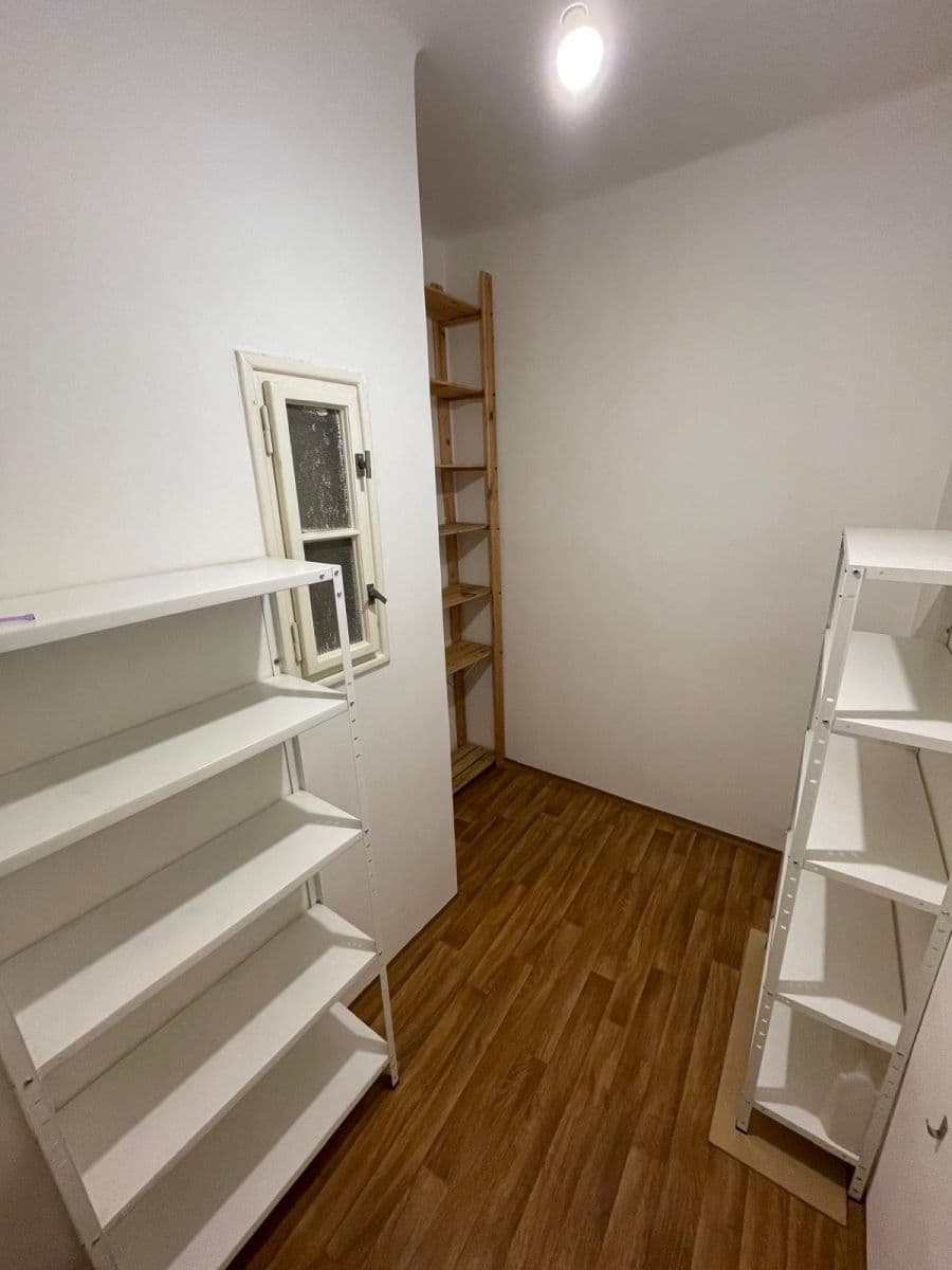 Prenájom bytu 3-izbový 110 m², Lucemburská, Praha, Praha Prenájom bytu 3-izbový 110 m², Lucemburská, Praha, Praha