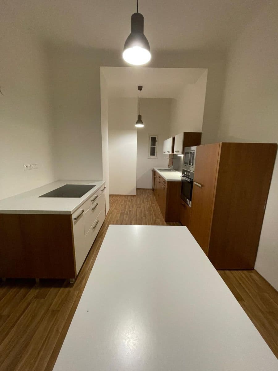 Prenájom bytu 3-izbový 110 m², Lucemburská, Praha, Praha Prenájom bytu 3-izbový 110 m², Lucemburská, Praha, Praha