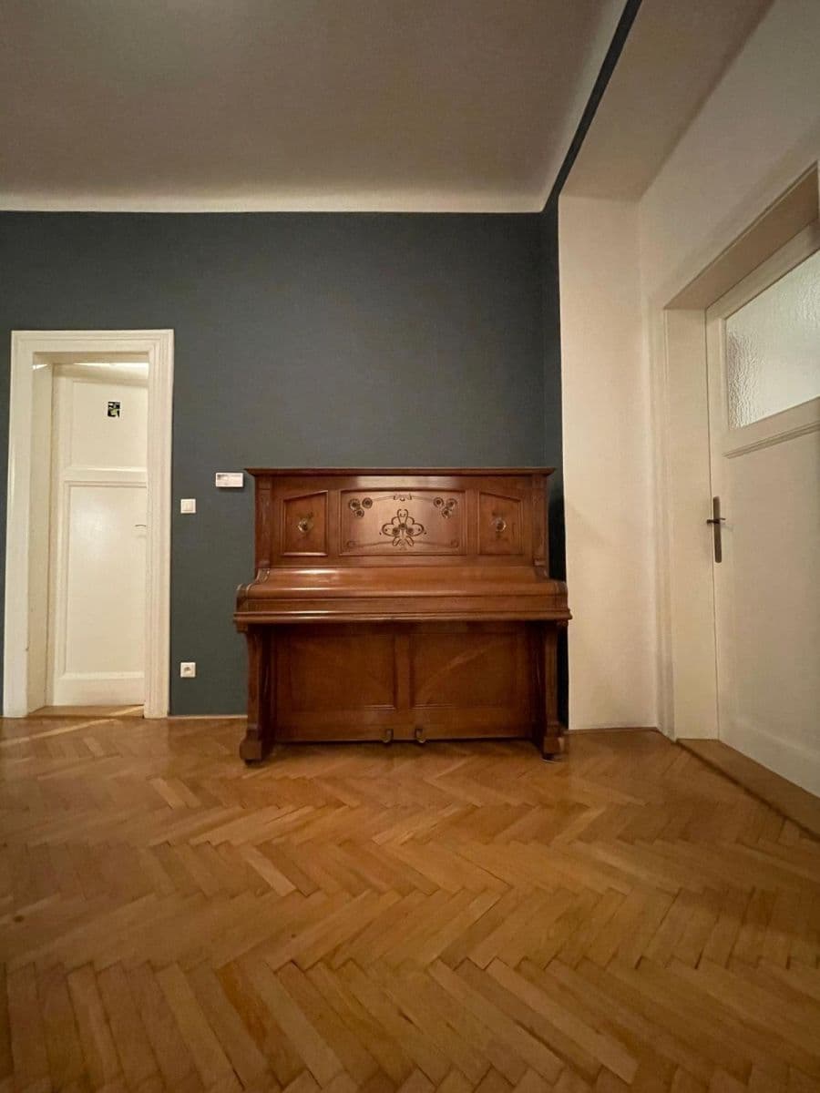 Prenájom bytu 3-izbový 110 m², Lucemburská, Praha, Praha Prenájom bytu 3-izbový 110 m², Lucemburská, Praha, Praha