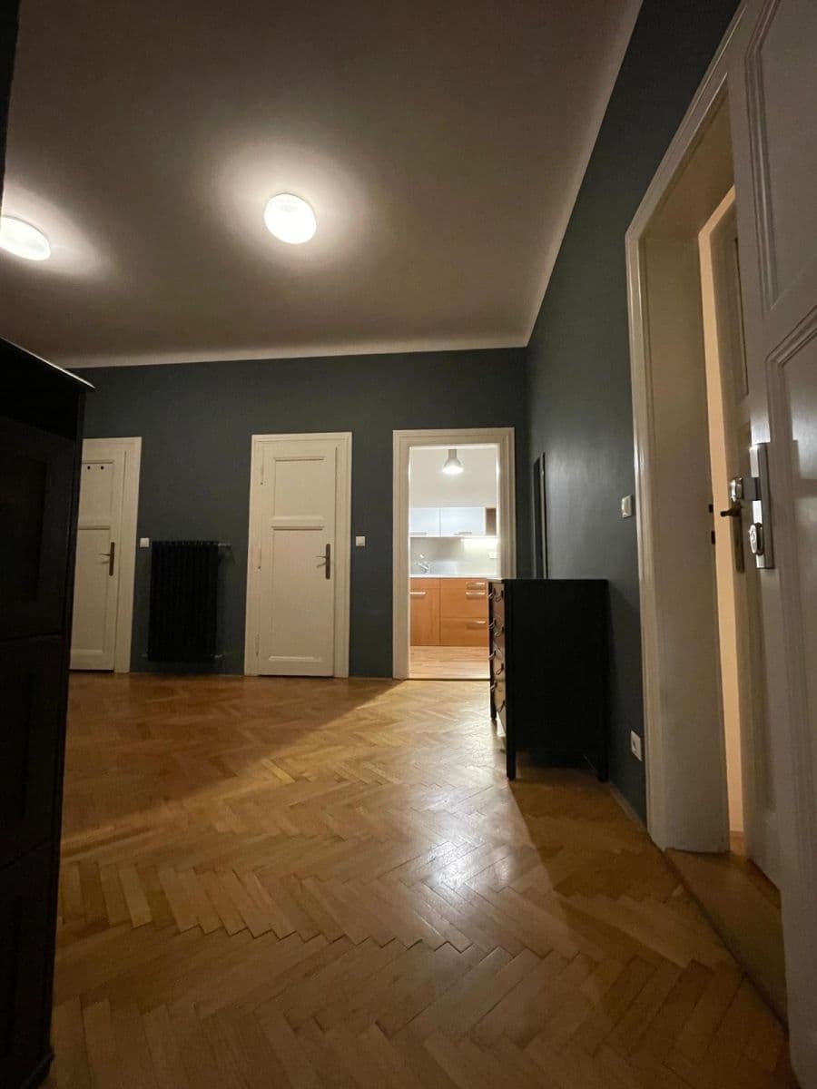 Prenájom bytu 3-izbový 110 m², Lucemburská, Praha, Praha Prenájom bytu 3-izbový 110 m², Lucemburská, Praha, Praha