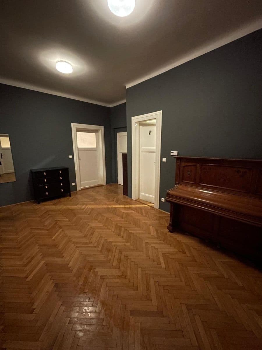Prenájom bytu 3-izbový 110 m², Lucemburská, Praha, Praha Prenájom bytu 3-izbový 110 m², Lucemburská, Praha, Praha