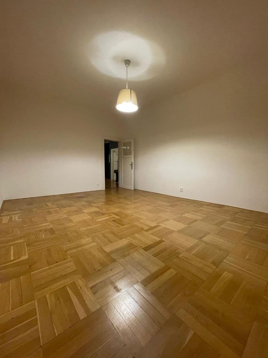 Prenájom bytu 3-izbový 110 m², Lucemburská, Praha, Praha Prenájom bytu 3-izbový 110 m², Lucemburská, Praha, Praha