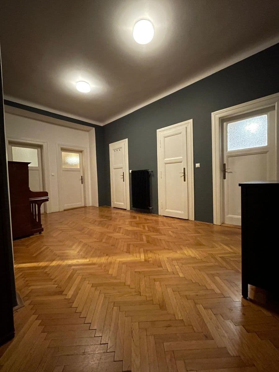 Prenájom bytu 3-izbový 110 m², Lucemburská, Praha, Praha Prenájom bytu 3-izbový 110 m², Lucemburská, Praha, Praha