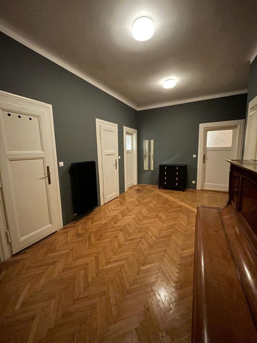 Prenájom bytu 3-izbový 110 m², Lucemburská, Praha, Praha Prenájom bytu 3-izbový 110 m², Lucemburská, Praha, Praha