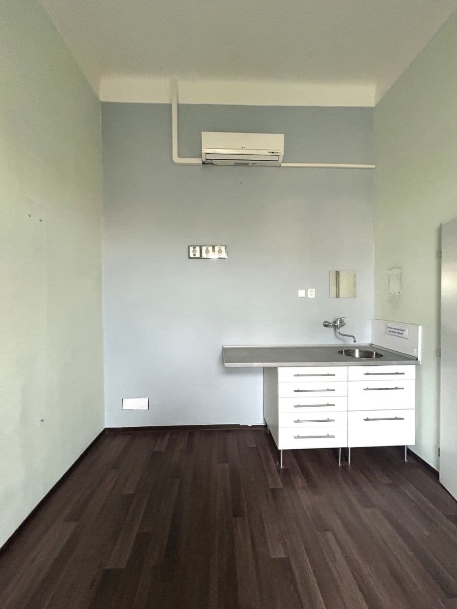 Prenájom nebytového priestoru 21 m², Sokolská, Praha, Praha Prenájom nebytového priestoru 21 m², Sokolská, Praha, Praha