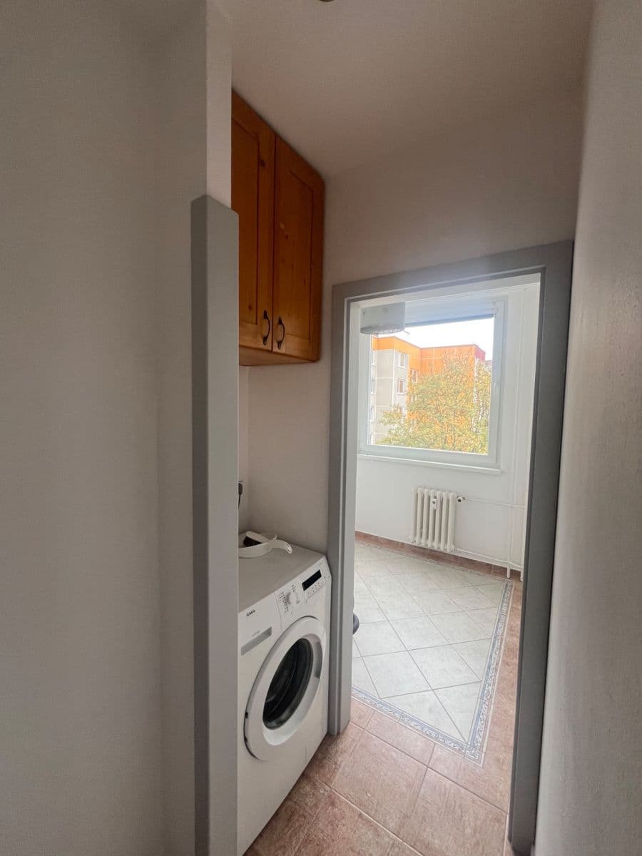 Prenájom bytu 4-izbový 85 m², Krškova, Praha, Praha Prenájom bytu 4-izbový 85 m², Krškova, Praha, Praha