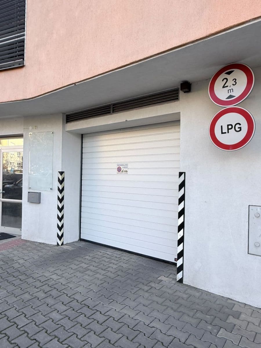 Predaj bytu 2-izbový 64 m², Suchdolské náměstí, Praha, Praha Predaj bytu 2-izbový 64 m², Suchdolské náměstí, Praha, Praha