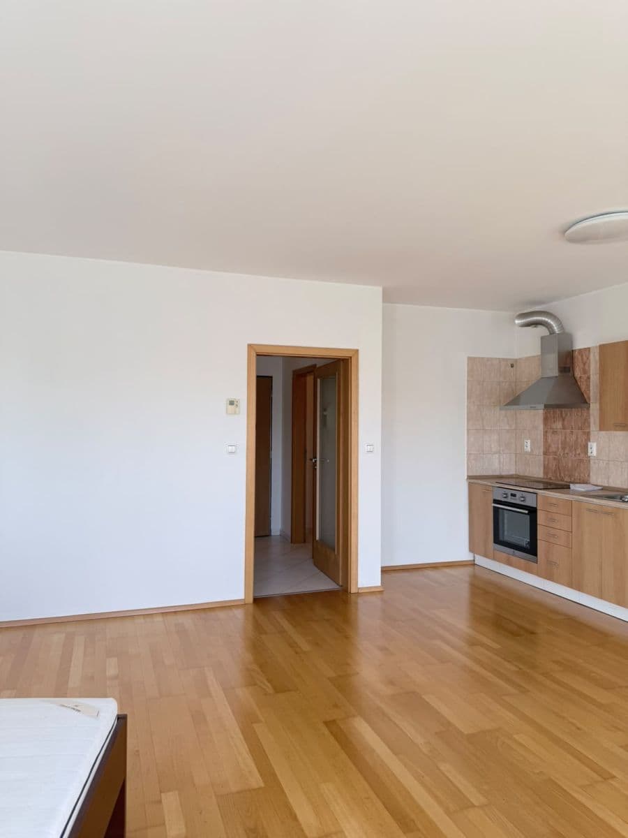 Predaj bytu 2-izbový 64 m², Suchdolské náměstí, Praha, Praha Predaj bytu 2-izbový 64 m², Suchdolské náměstí, Praha, Praha