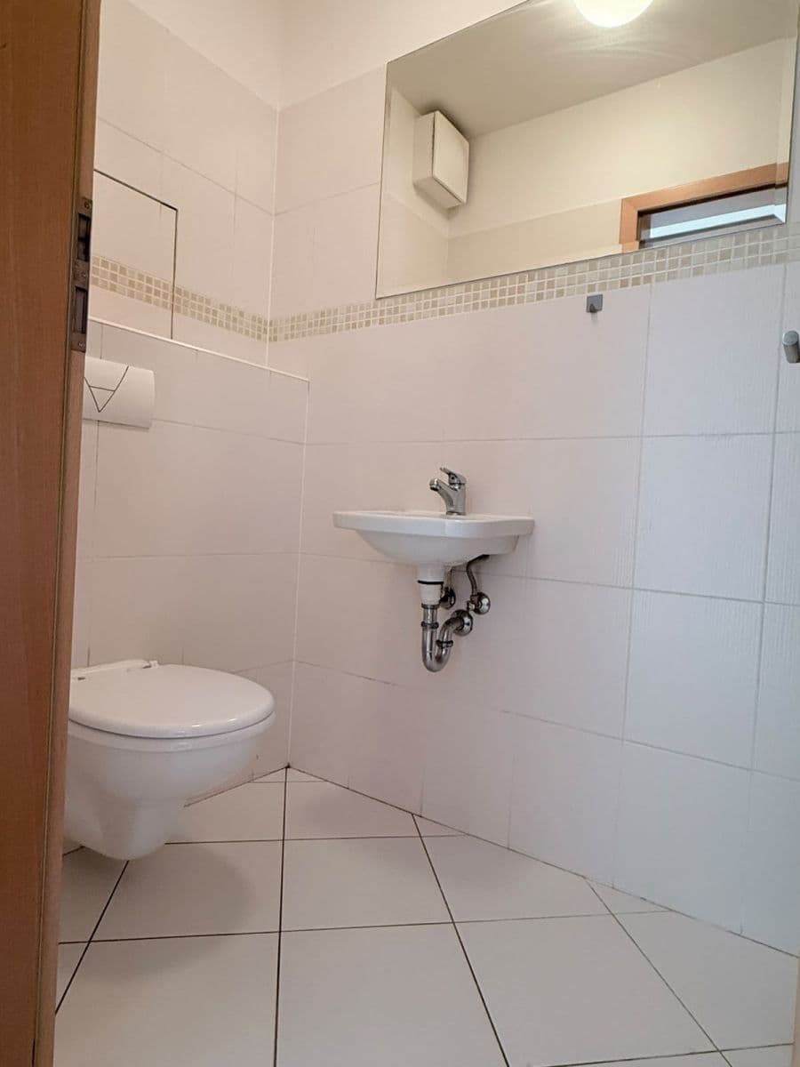 Predaj bytu 2-izbový 64 m², Suchdolské náměstí, Praha, Praha Predaj bytu 2-izbový 64 m², Suchdolské náměstí, Praha, Praha
