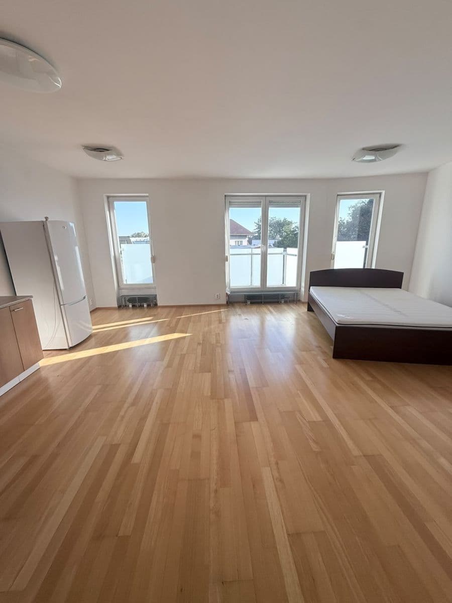 Predaj bytu 2-izbový 64 m², Suchdolské náměstí, Praha, Praha Predaj bytu 2-izbový 64 m², Suchdolské náměstí, Praha, Praha