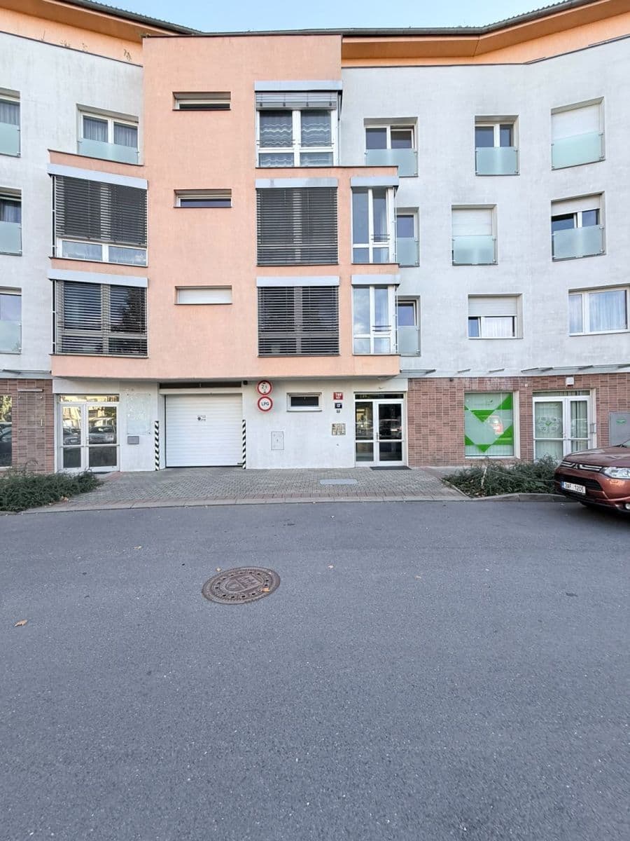 Predaj bytu 2-izbový 64 m², Suchdolské náměstí, Praha, Praha Predaj bytu 2-izbový 64 m², Suchdolské náměstí, Praha, Praha