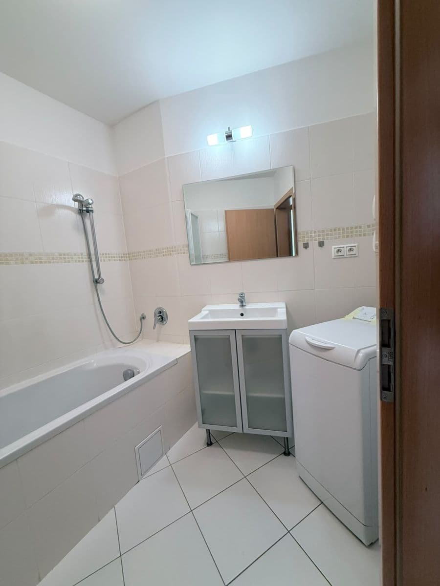 Predaj bytu 2-izbový 64 m², Suchdolské náměstí, Praha, Praha Predaj bytu 2-izbový 64 m², Suchdolské náměstí, Praha, Praha